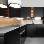 isla de cocina con granito Sensa Moak Black