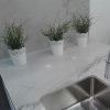 encimeras de cocina pared forrada con revestimiento de pared Naturamia White Macaubas