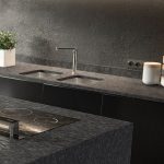 cocina con granito Sensa Graphite Grey Caresse